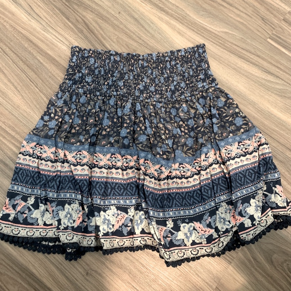 Hollister scrunched waist floral printed skirt.